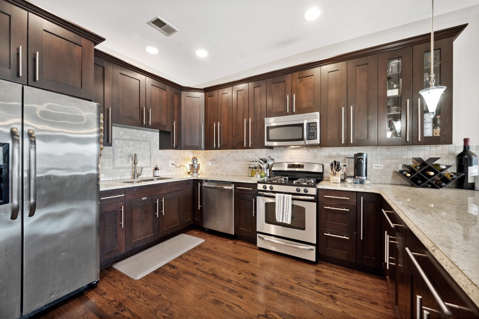 832 W 36th Street Unit: 3