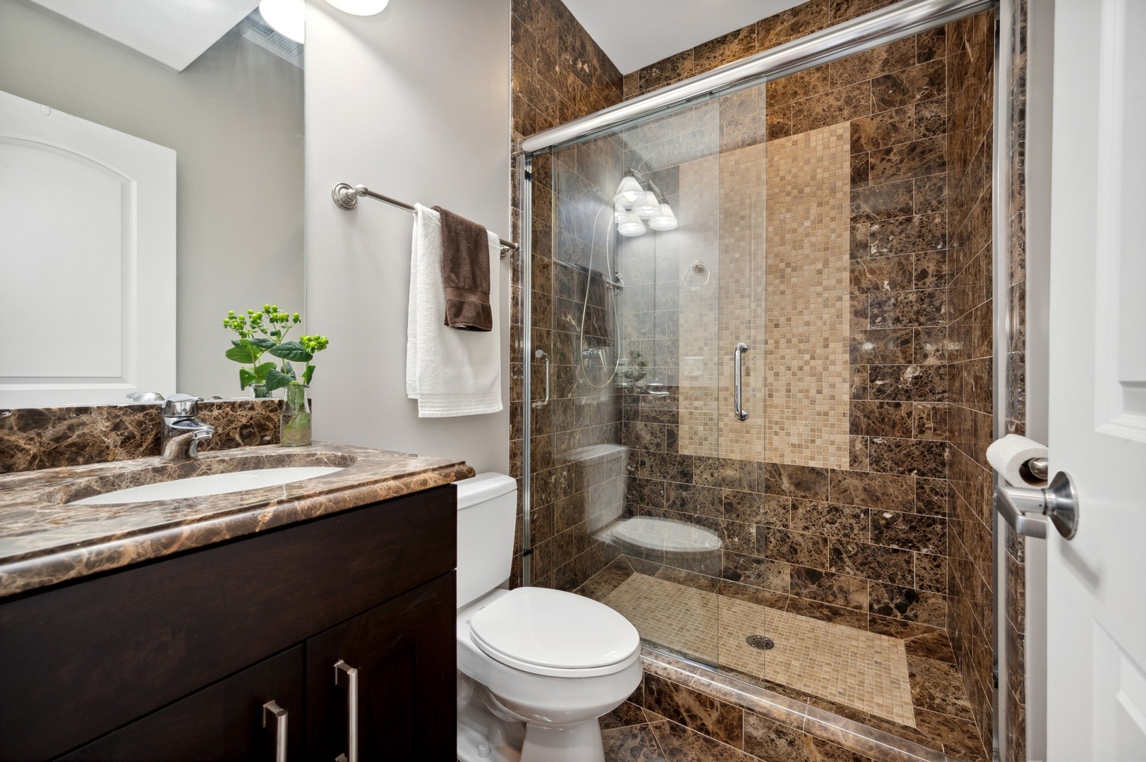 832 W 36th Street Unit: 3