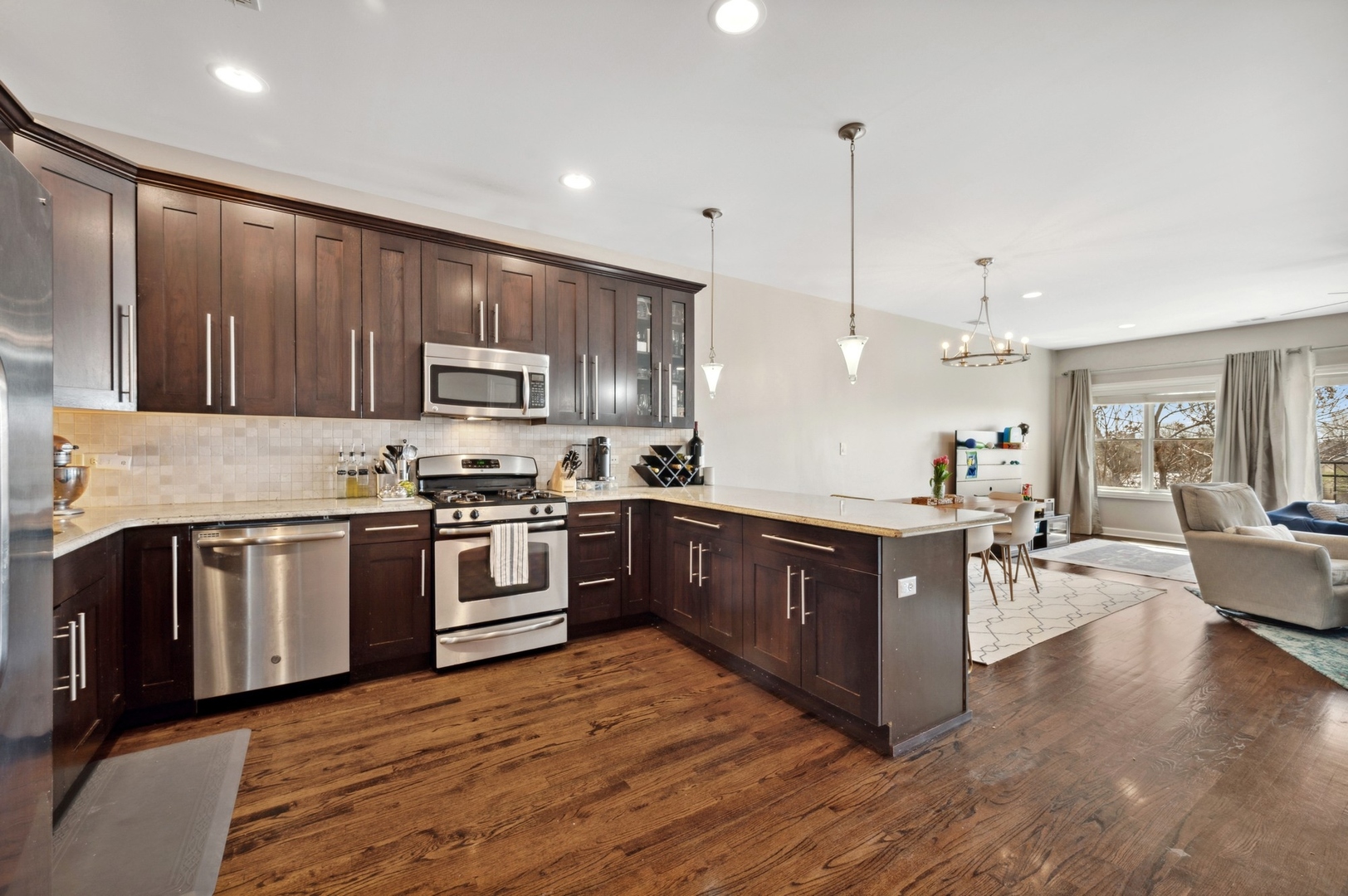 832 W 36th Street Unit: 3