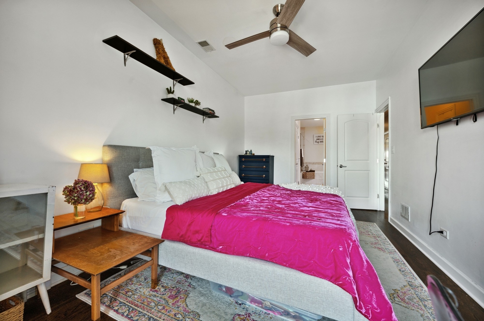 832 W 36th Street Unit: 3