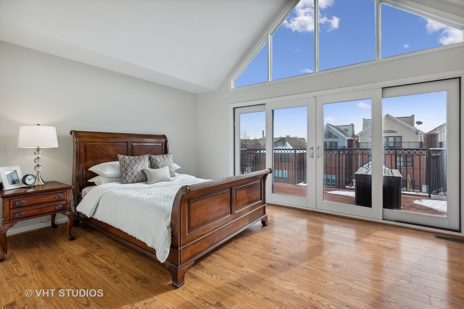 1305 W 32nd Place