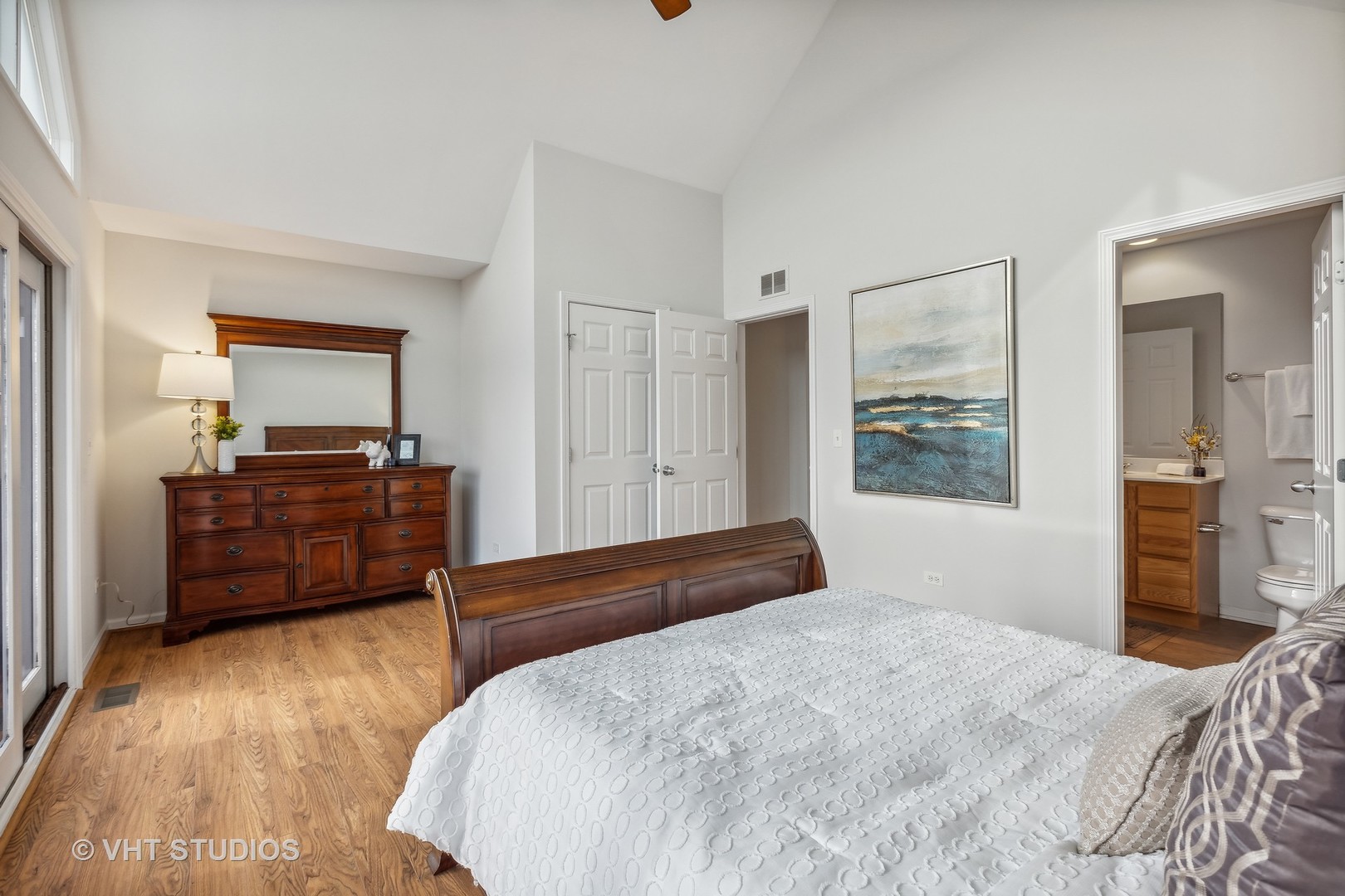1305 W 32nd Place