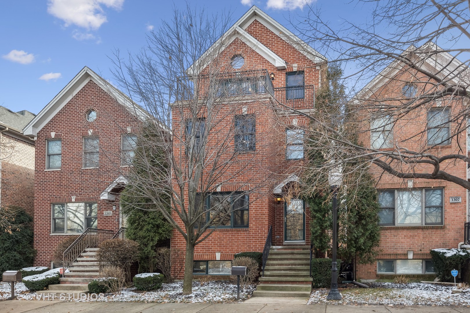 1305 W 32nd Place