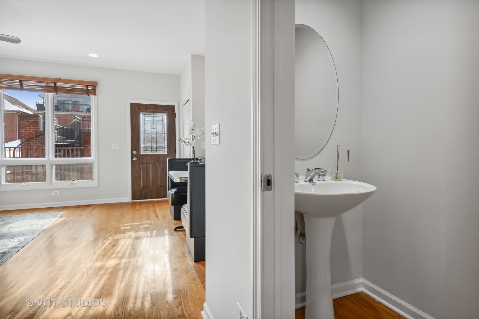 1305 W 32nd Place