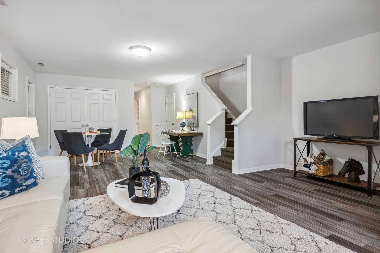 1305 W 32nd Place