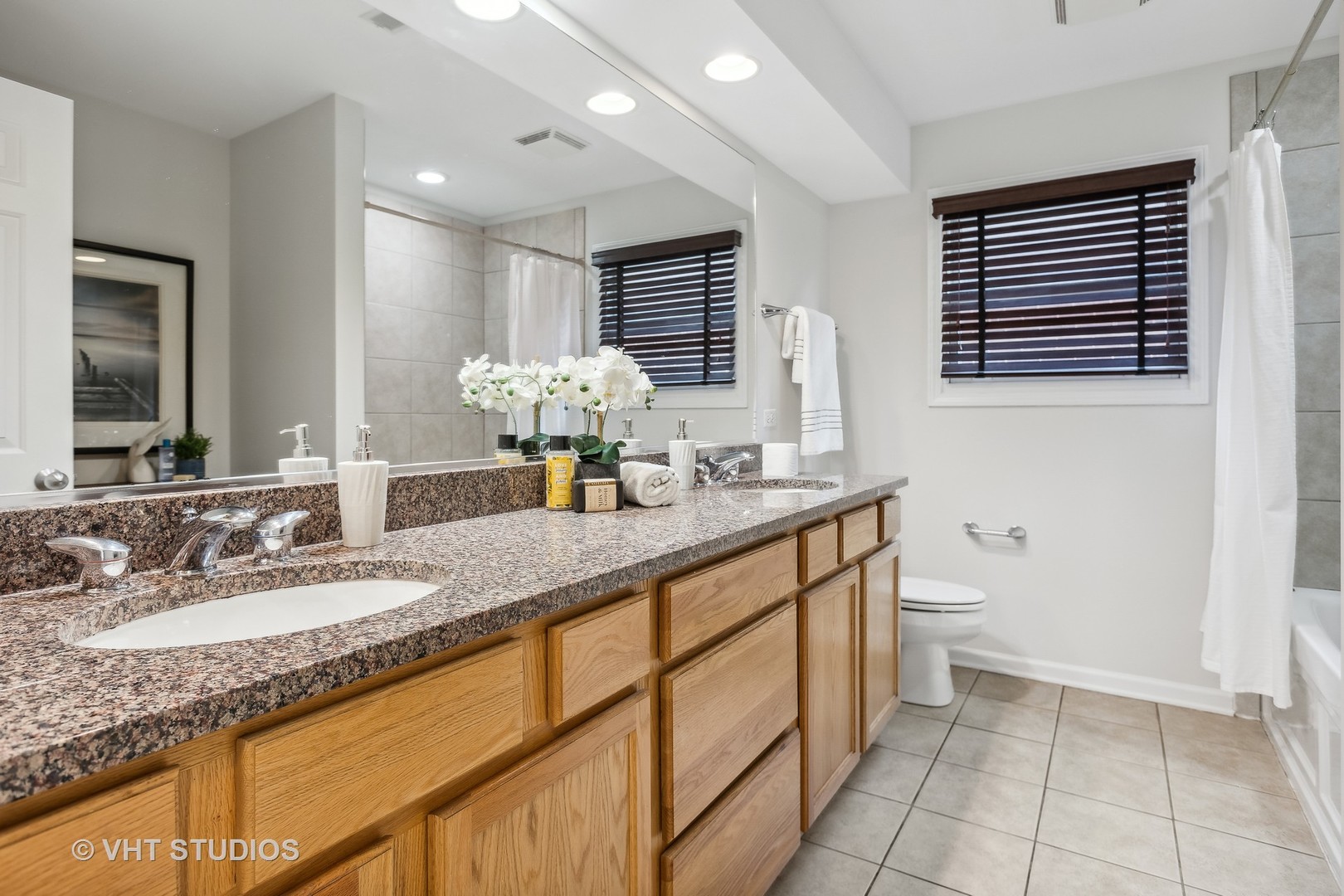 1305 W 32nd Place