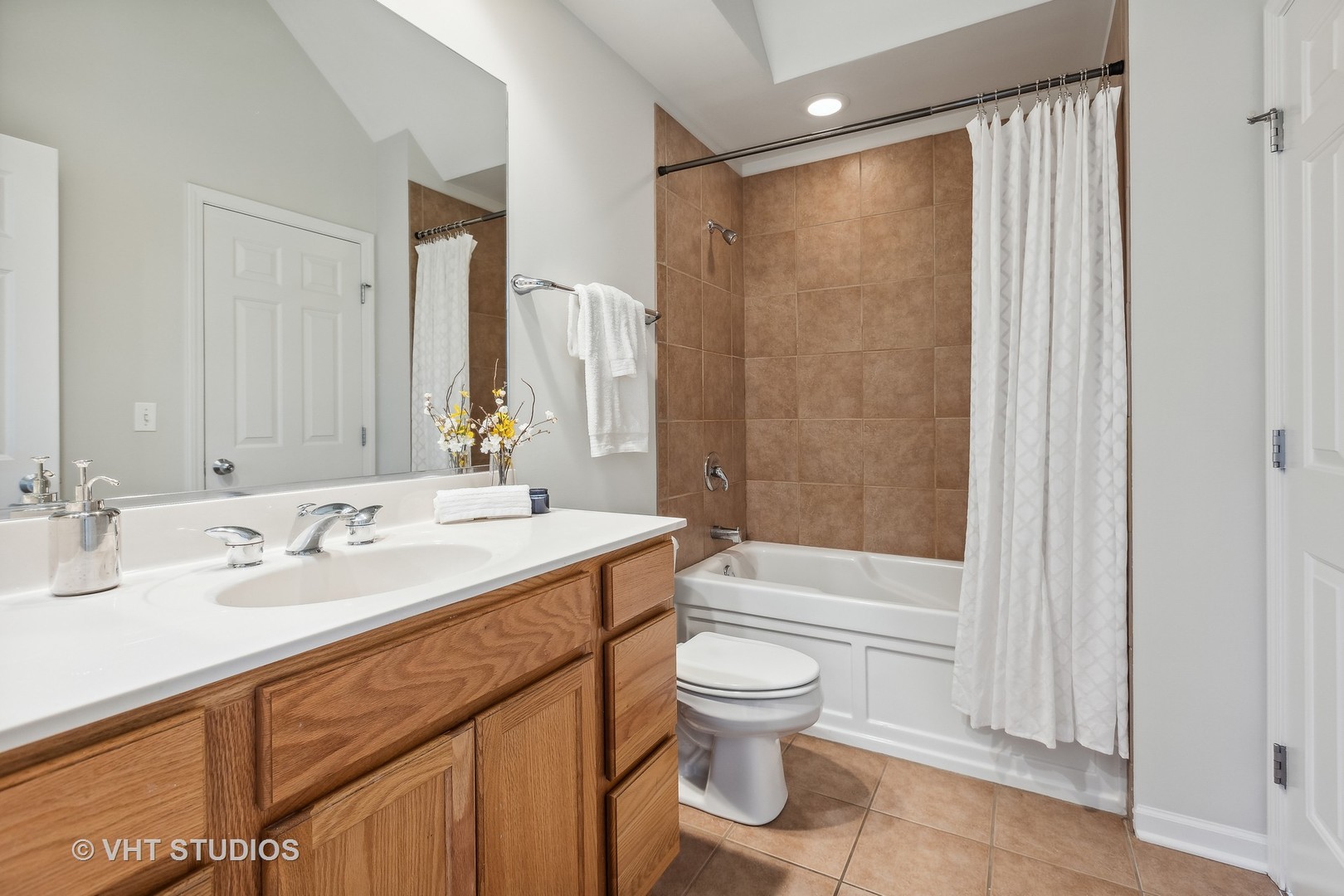 1305 W 32nd Place