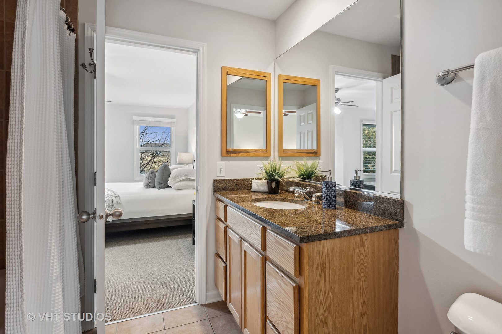 1305 W 32nd Place