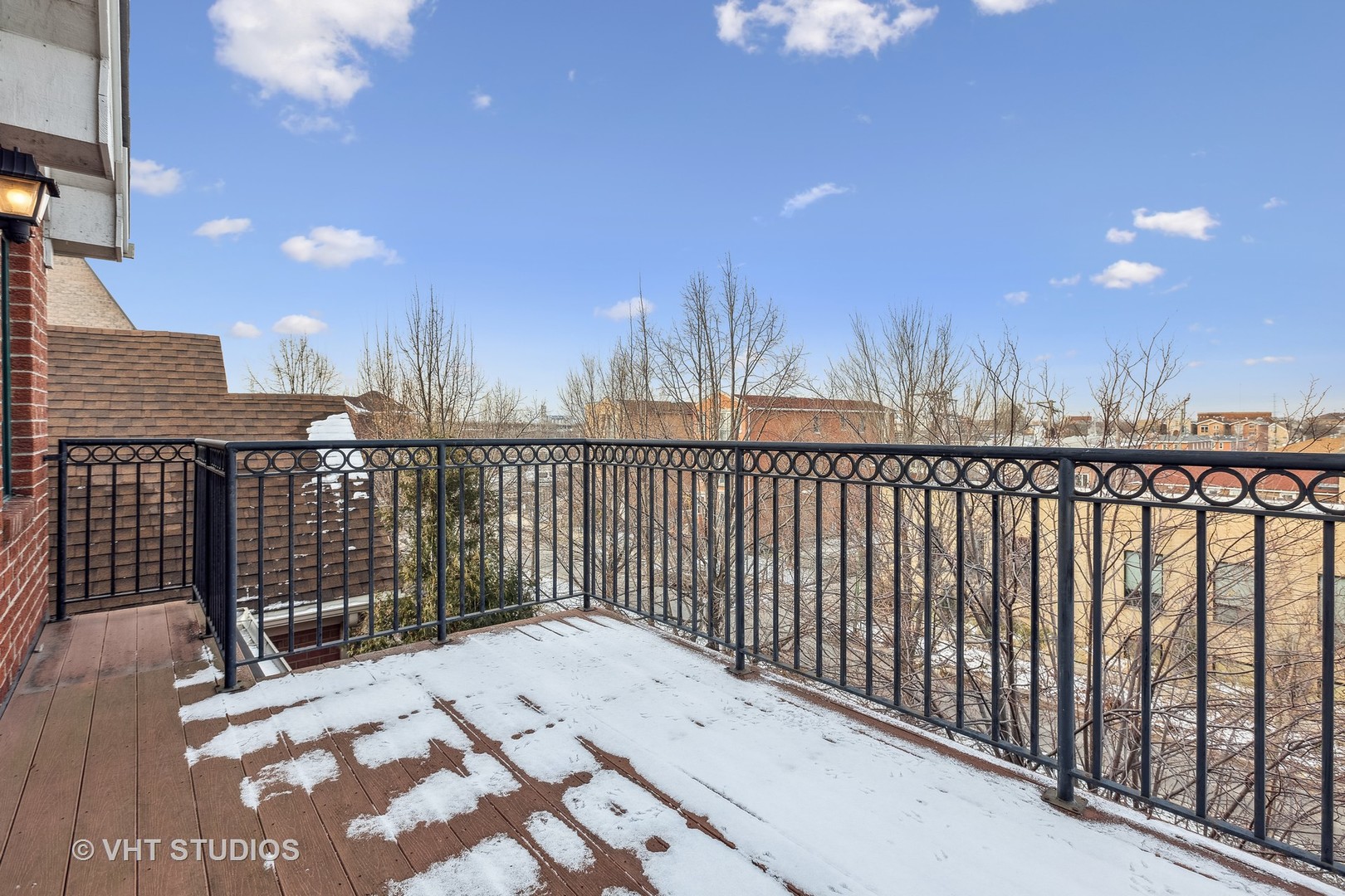 1305 W 32nd Place
