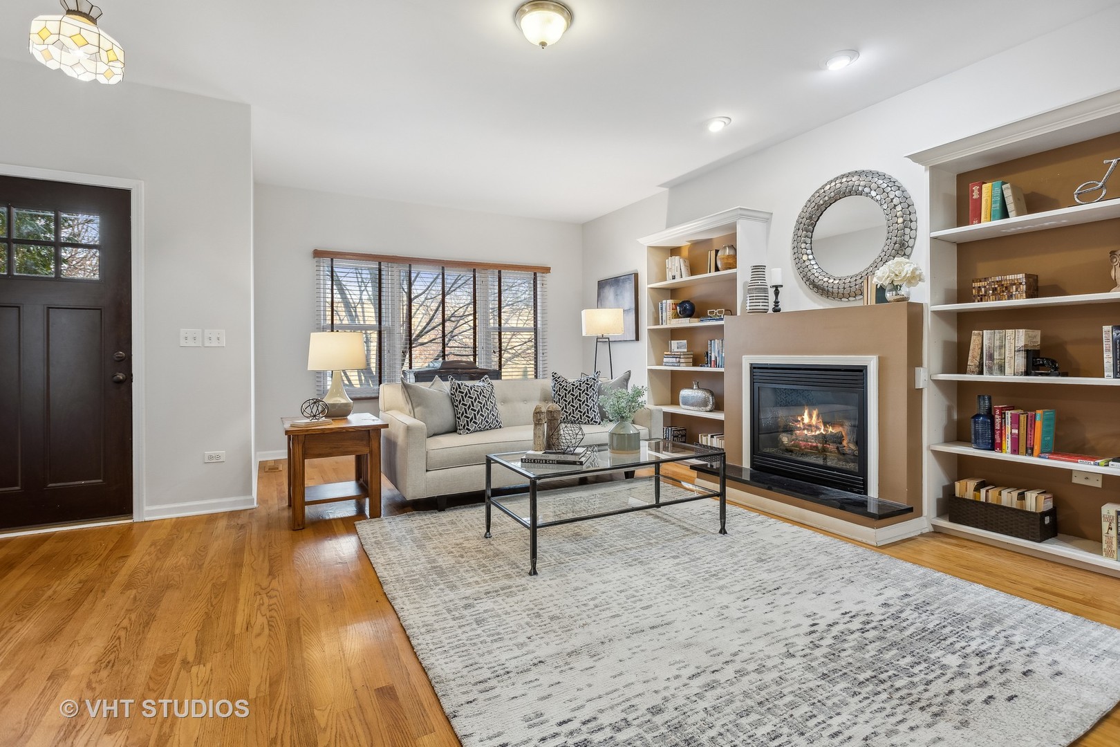 1305 W 32nd Place