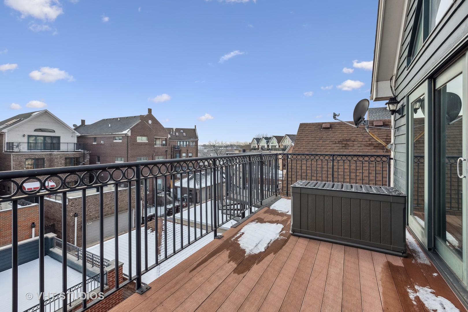 1305 W 32nd Place