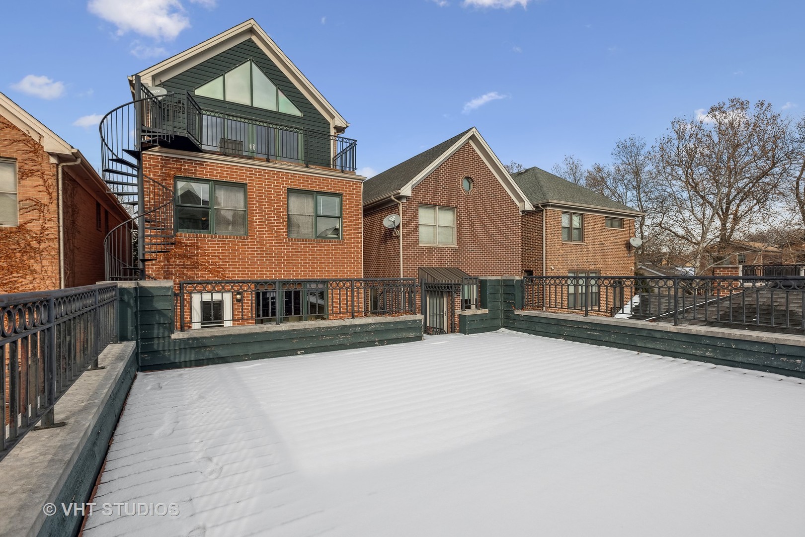 1305 W 32nd Place