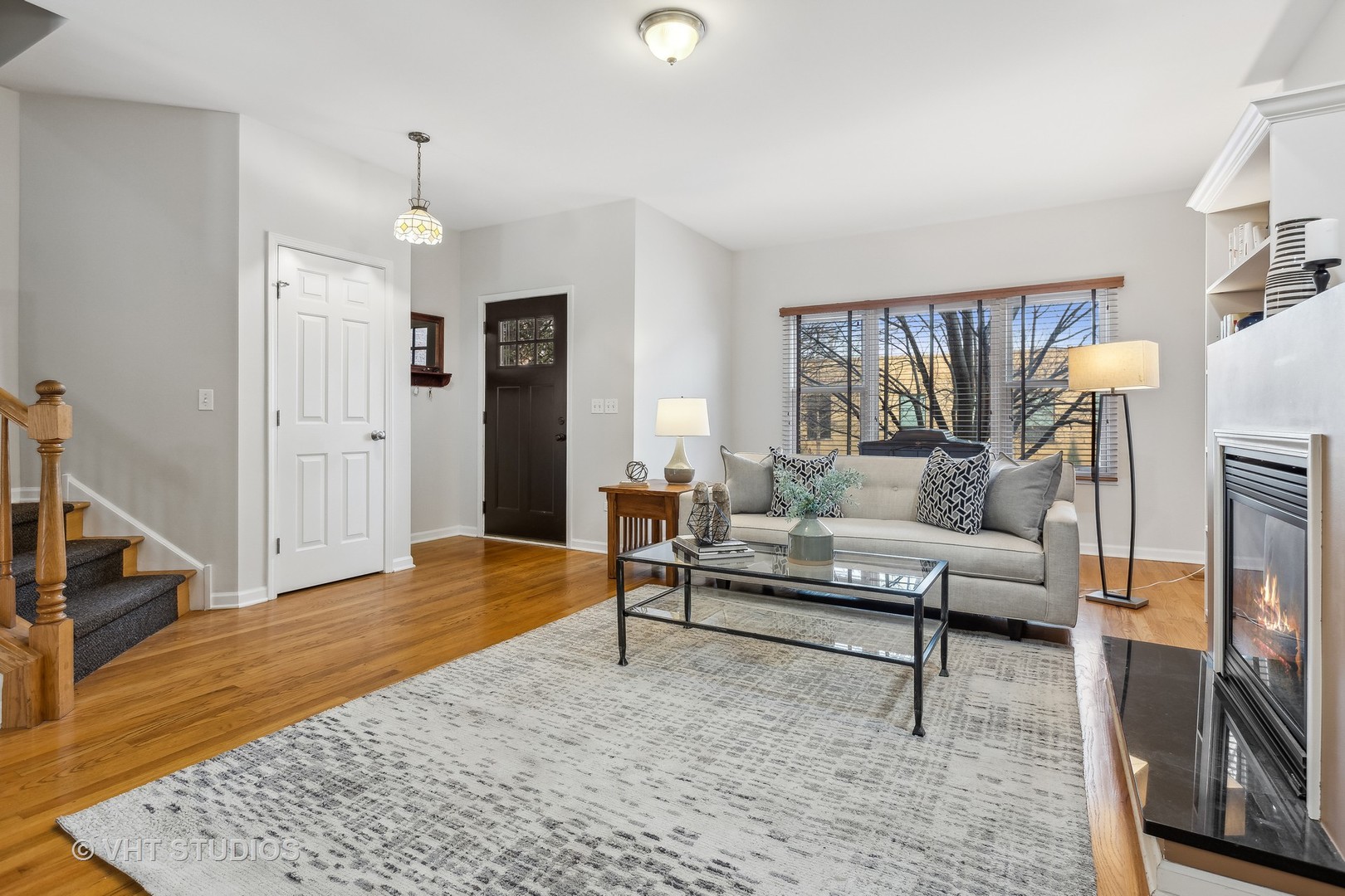 1305 W 32nd Place