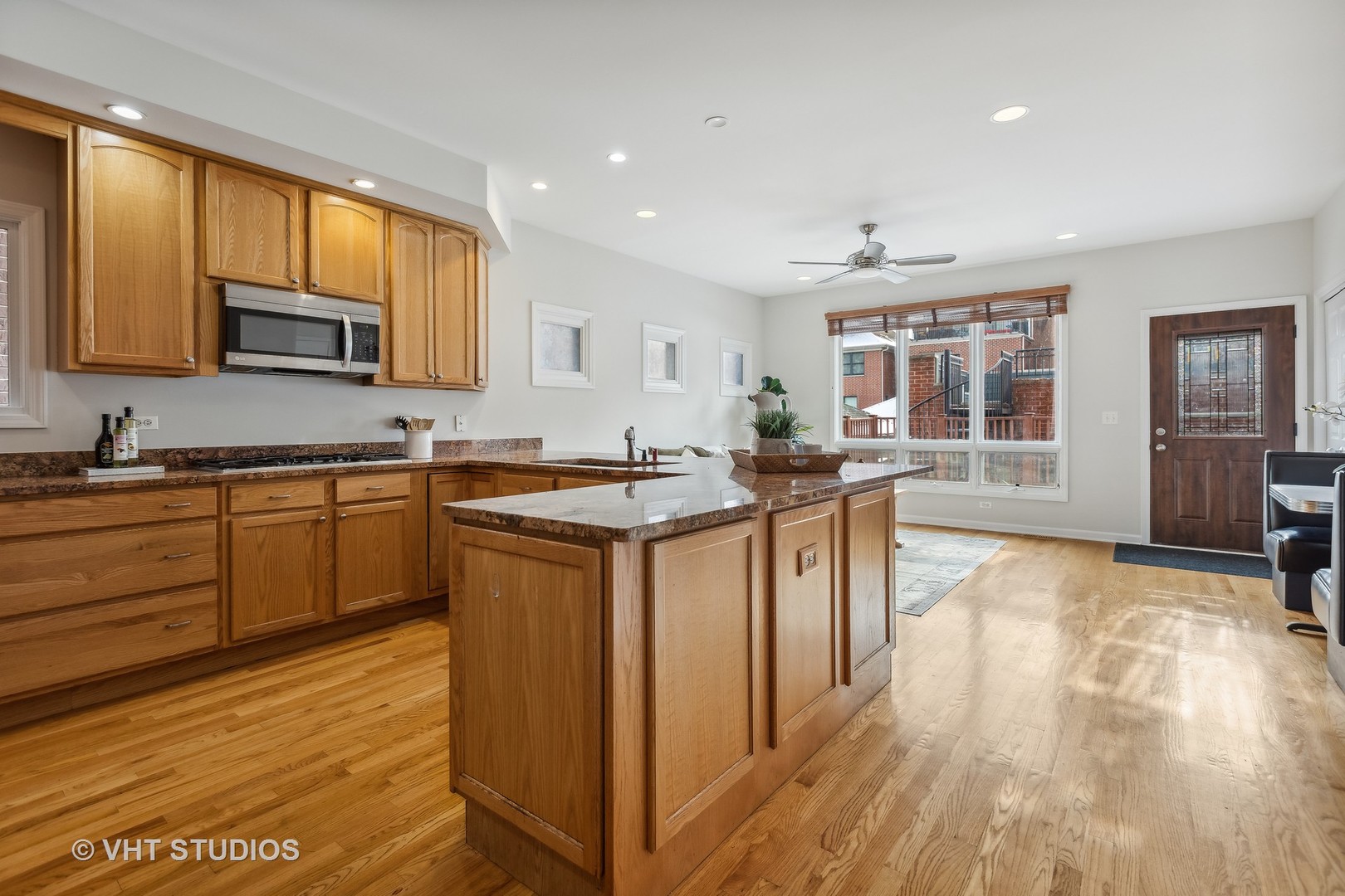 1305 W 32nd Place