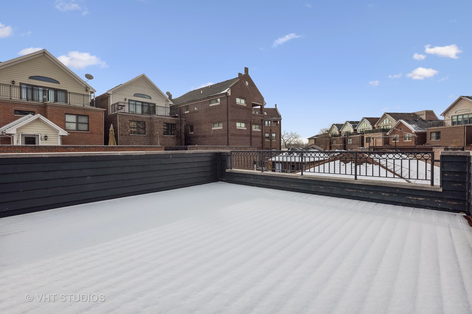1305 W 32nd Place