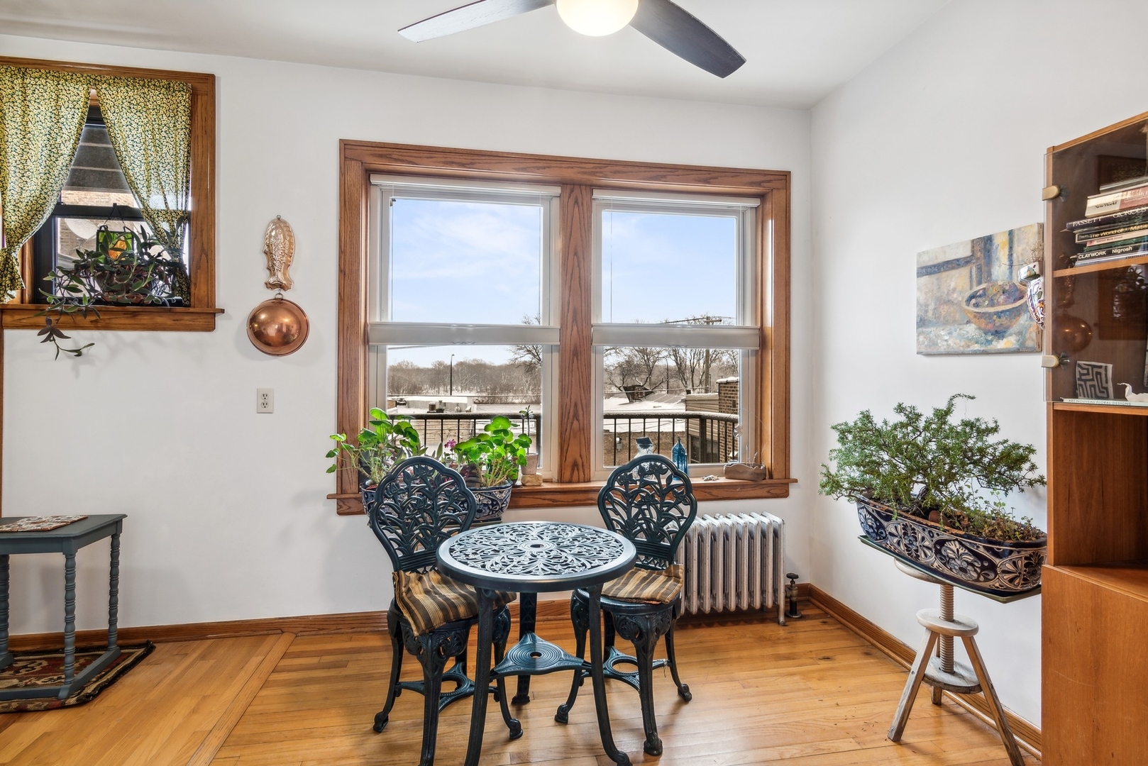 5655 N Artesian Avenue Unit: 3