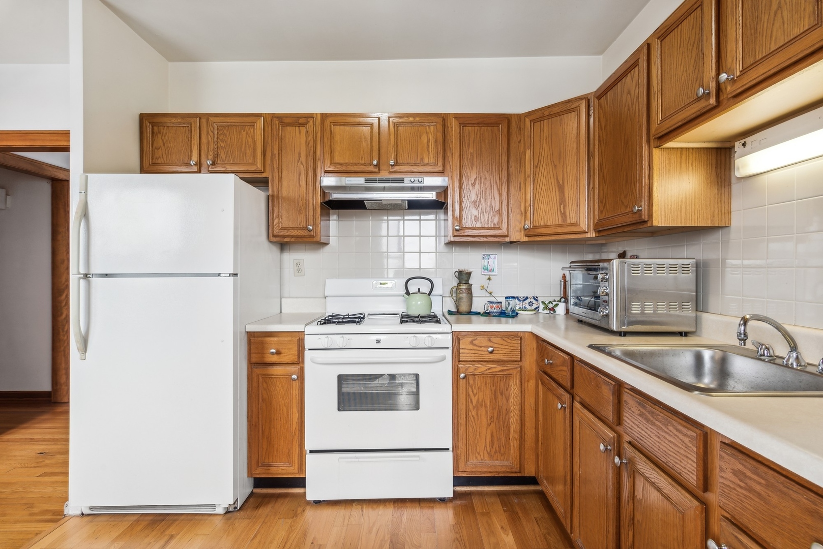 5655 N Artesian Avenue Unit: 3