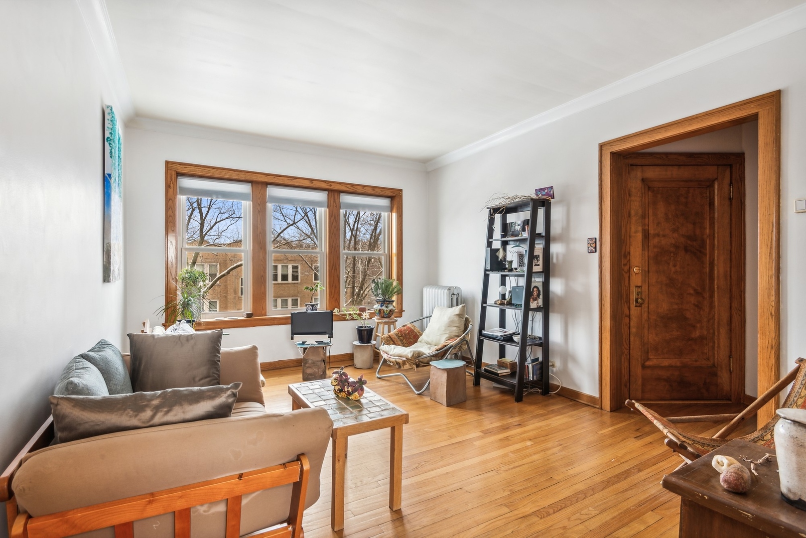 5655 N Artesian Avenue Unit: 3