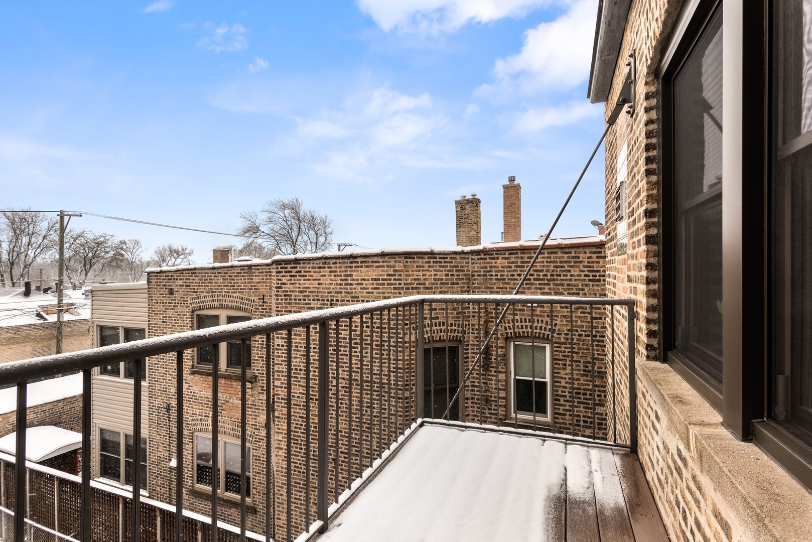 5655 N Artesian Avenue Unit: 3