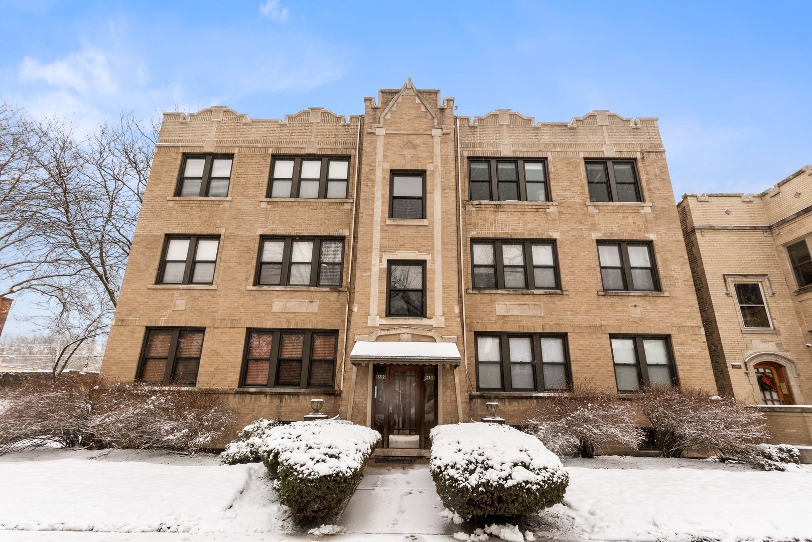 5655 N Artesian Avenue Unit: 3