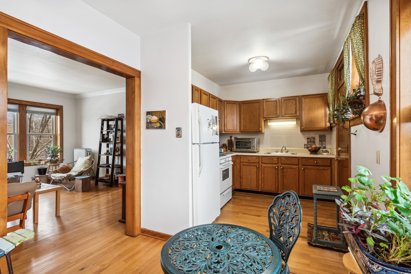 5655 N Artesian Avenue Unit: 3