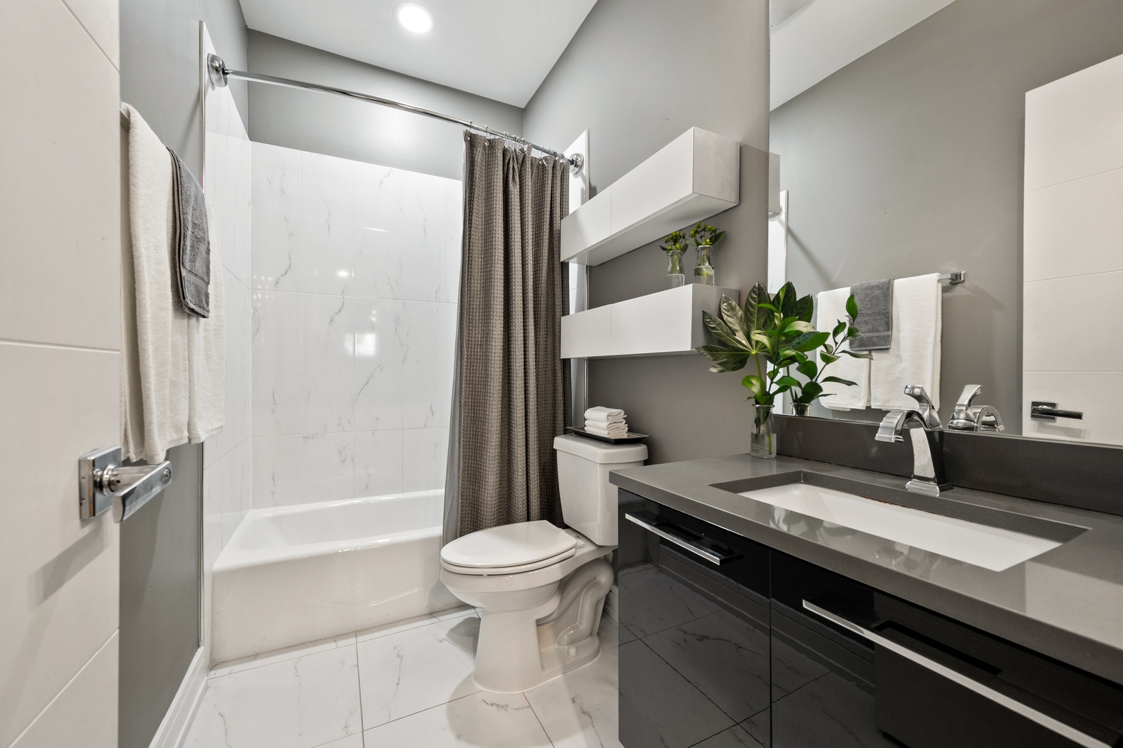 1014 N Larrabee Street Unit: 1N
