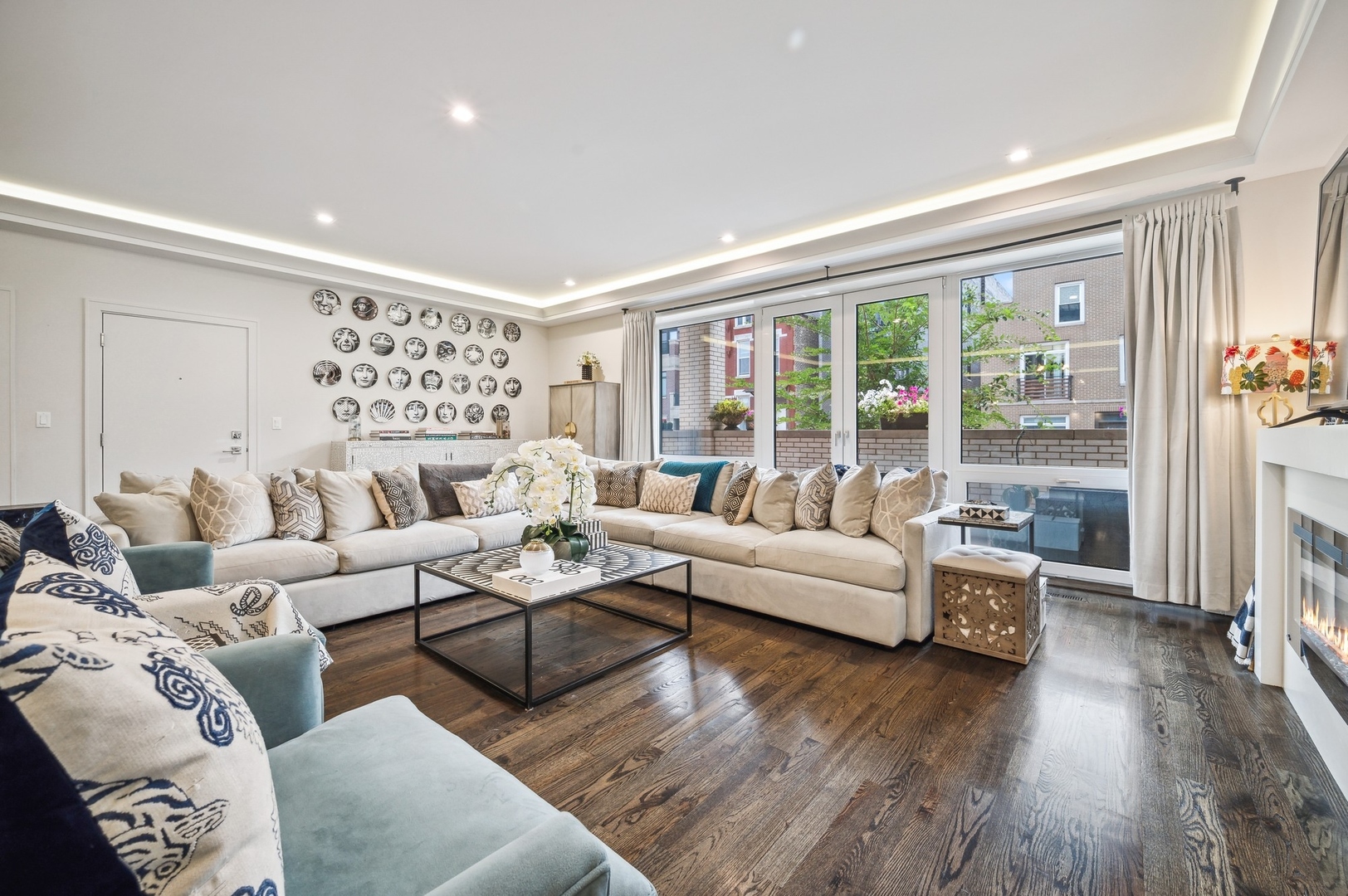 1334 W WALTON Street Unit: 1W