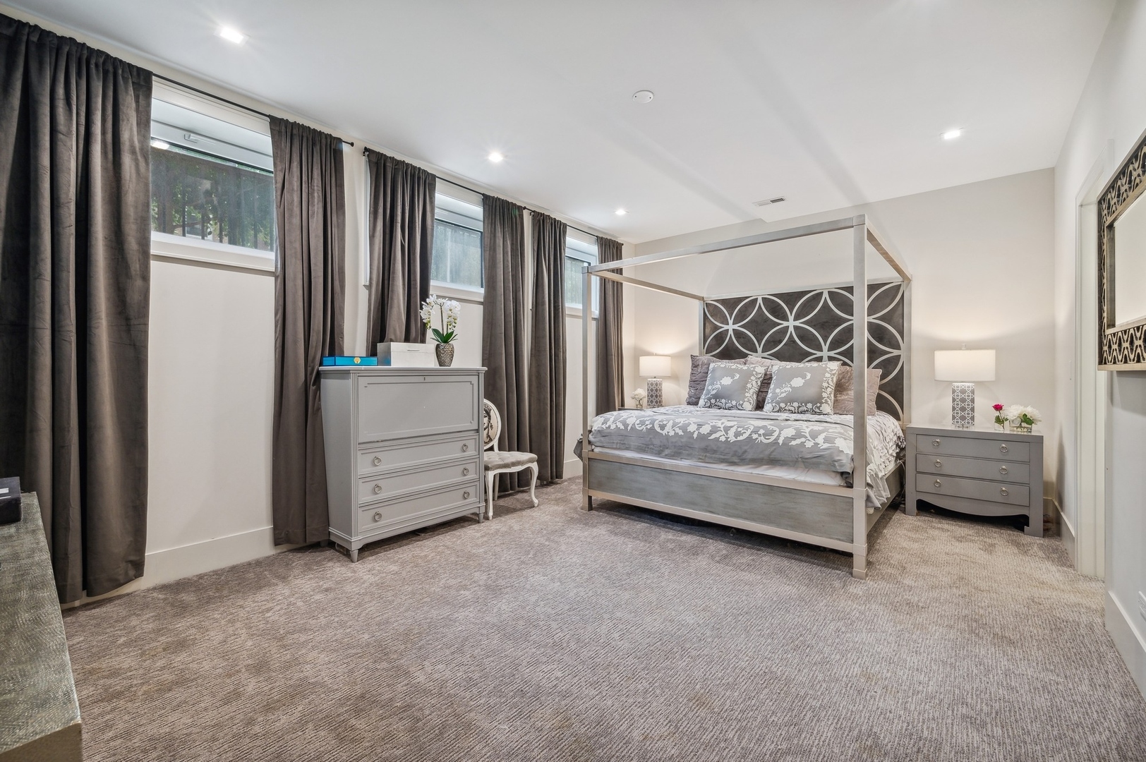 1334 W WALTON Street Unit: 1W
