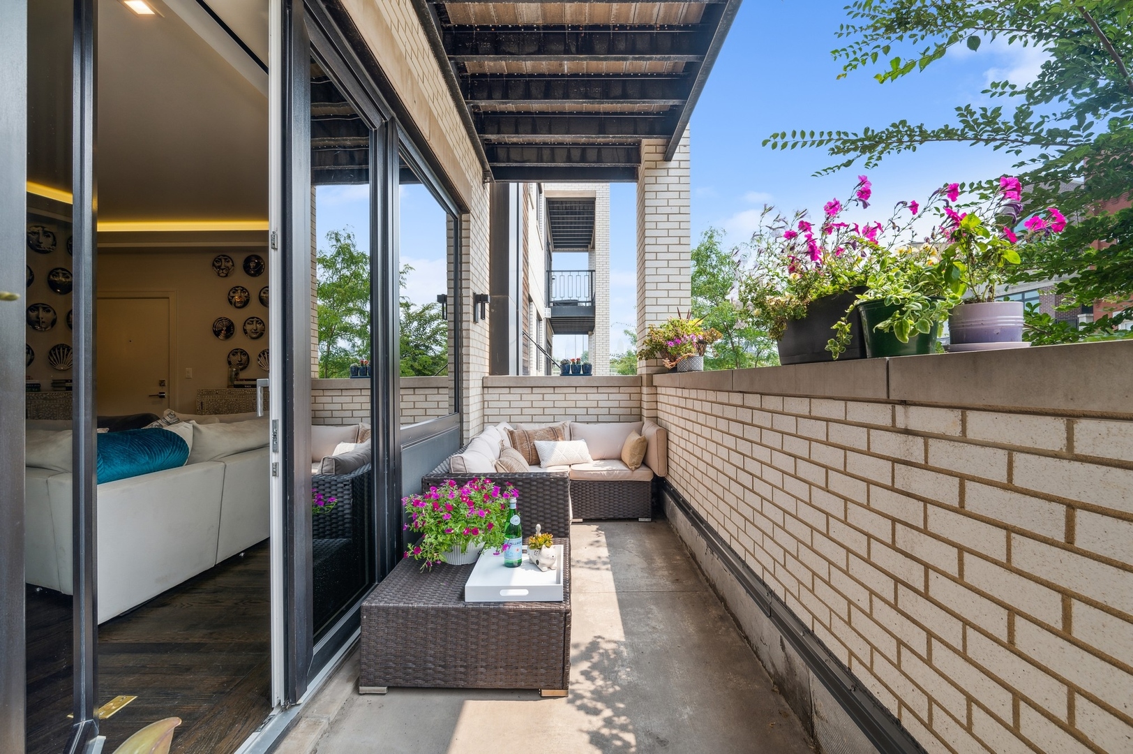 1334 W WALTON Street Unit: 1W
