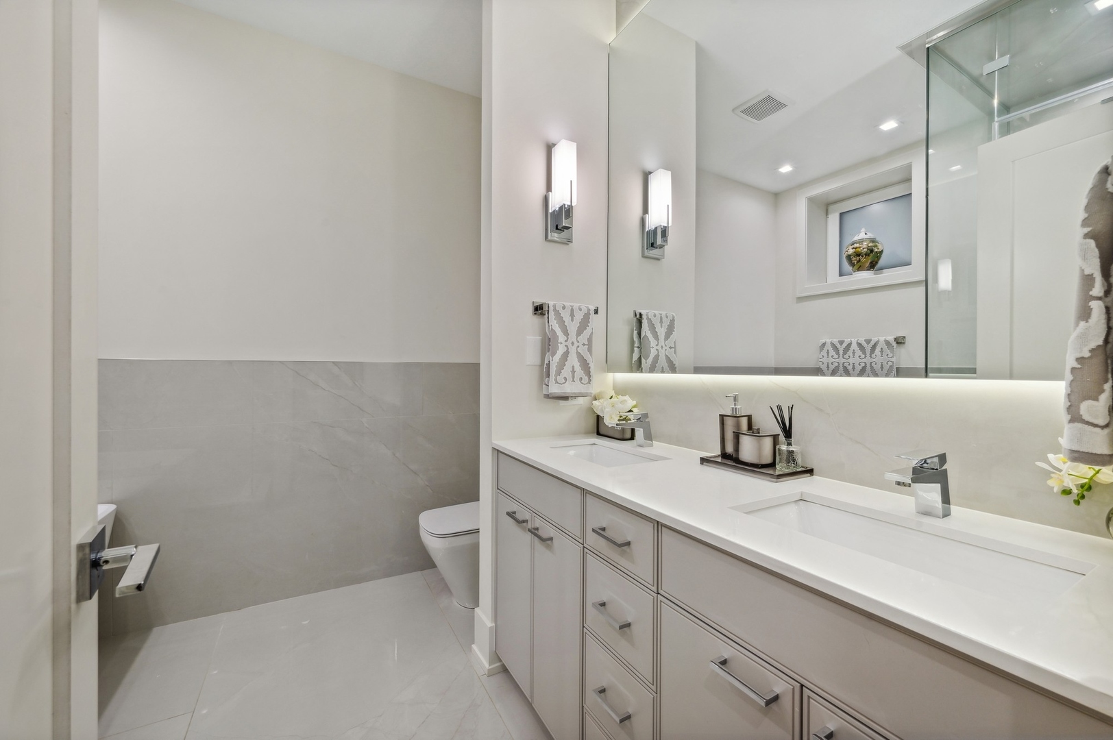 1334 W WALTON Street Unit: 1W