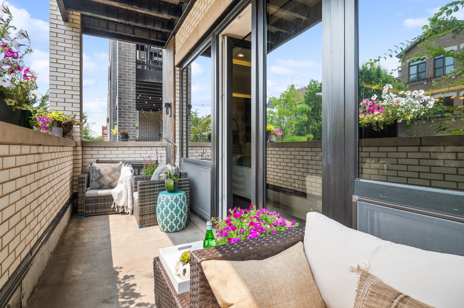 1334 W WALTON Street Unit: 1W
