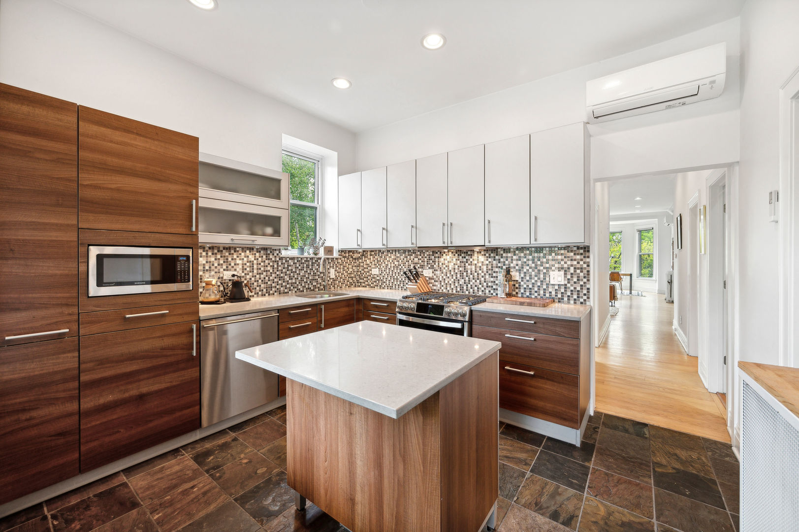 714 W WEBSTER Avenue Unit: 3E