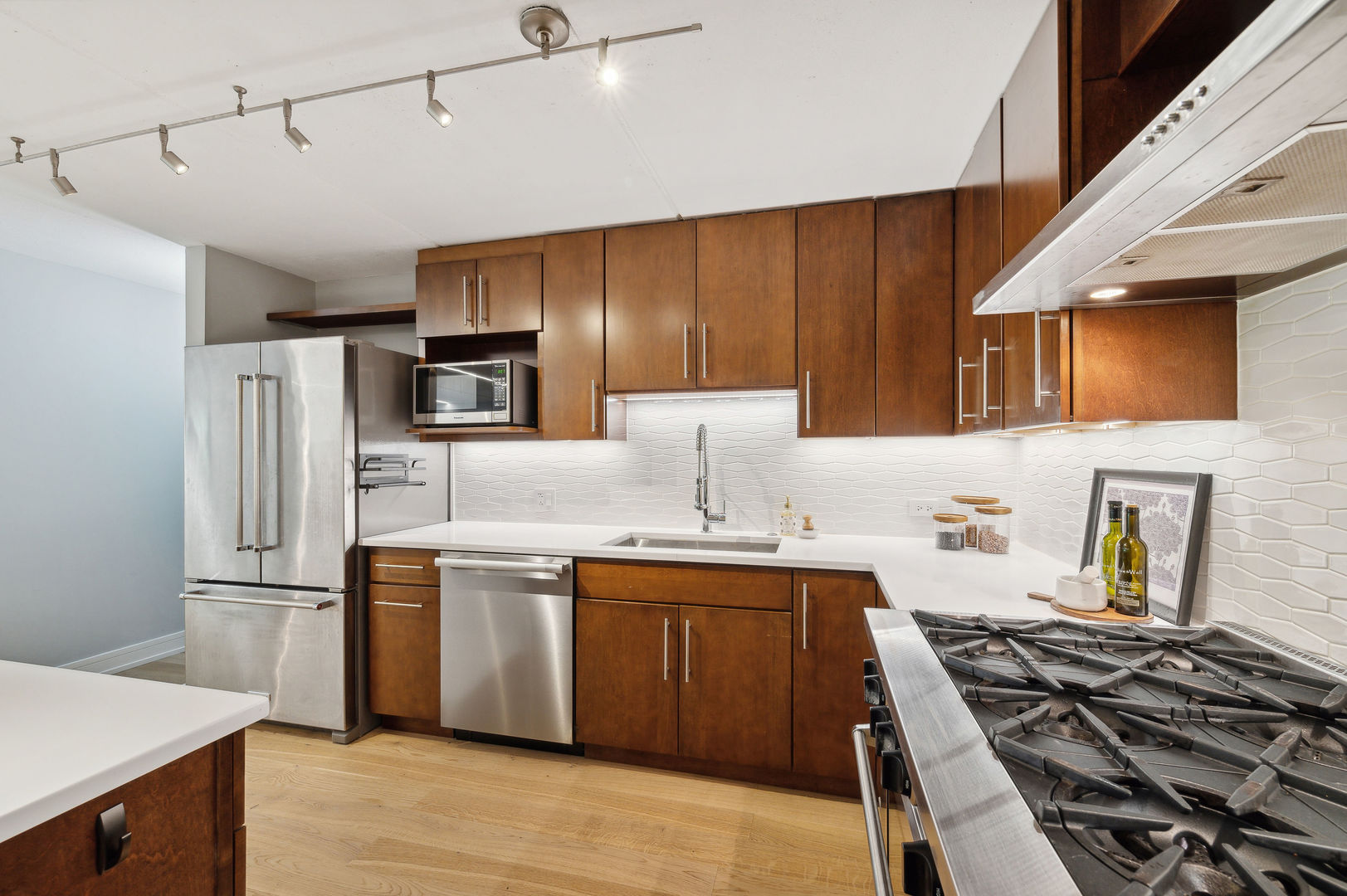 2221 W Superior Street Unit: 306