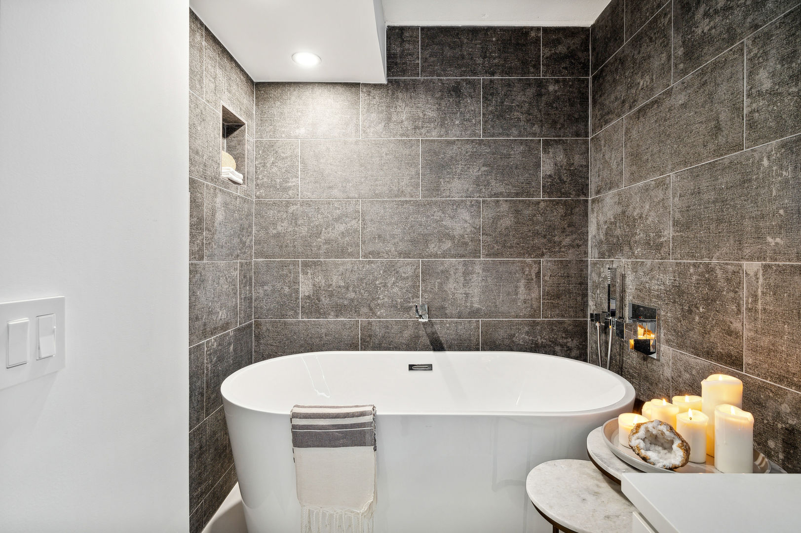 2221 W Superior Street Unit: 306