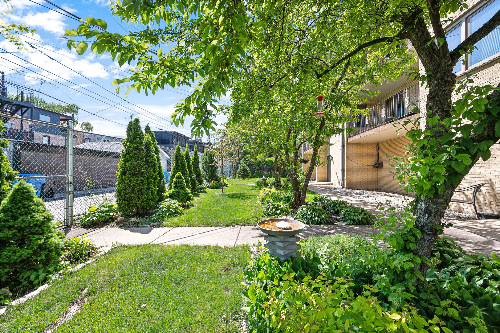 2221 W Superior Street Unit: 306