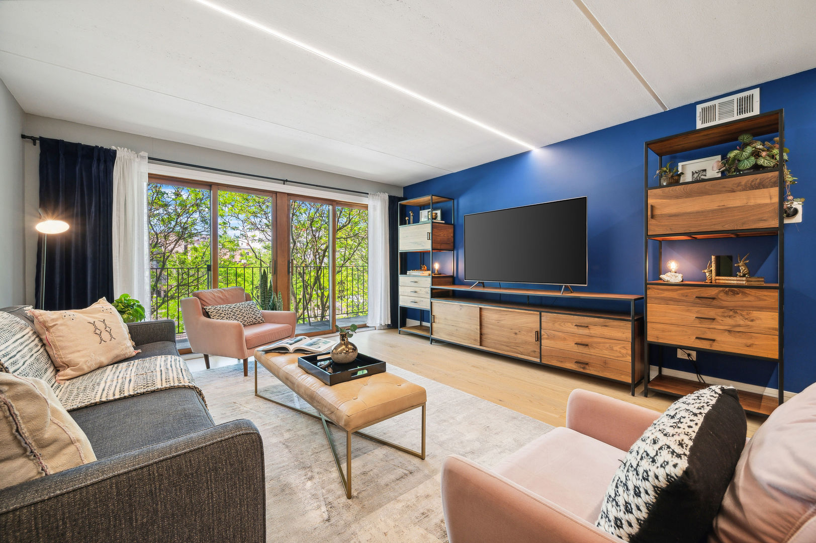 2221 W Superior Street Unit: 306