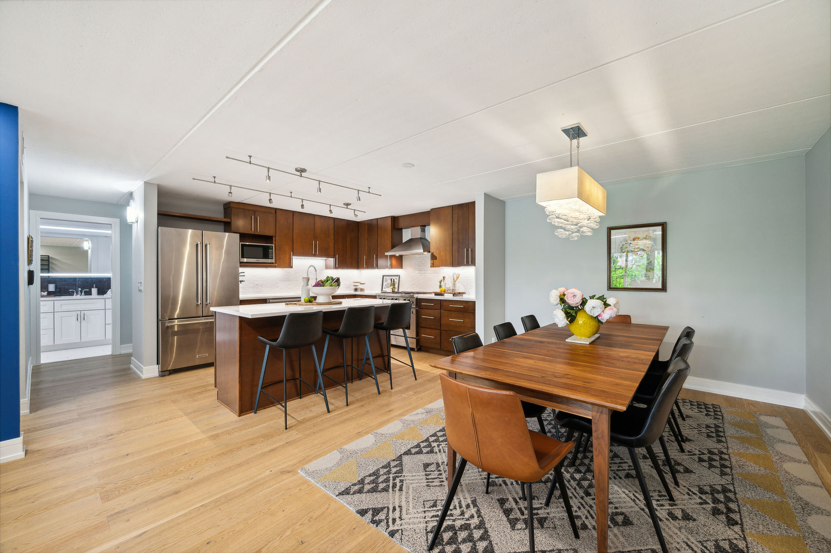2221 W Superior Street Unit: 306