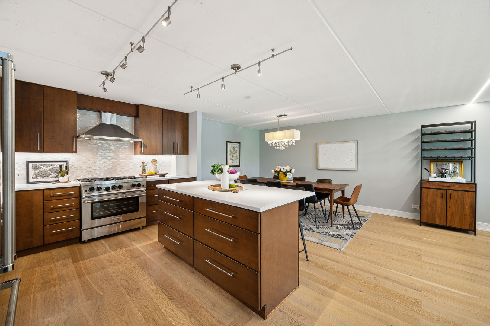 2221 W Superior Street Unit: 306