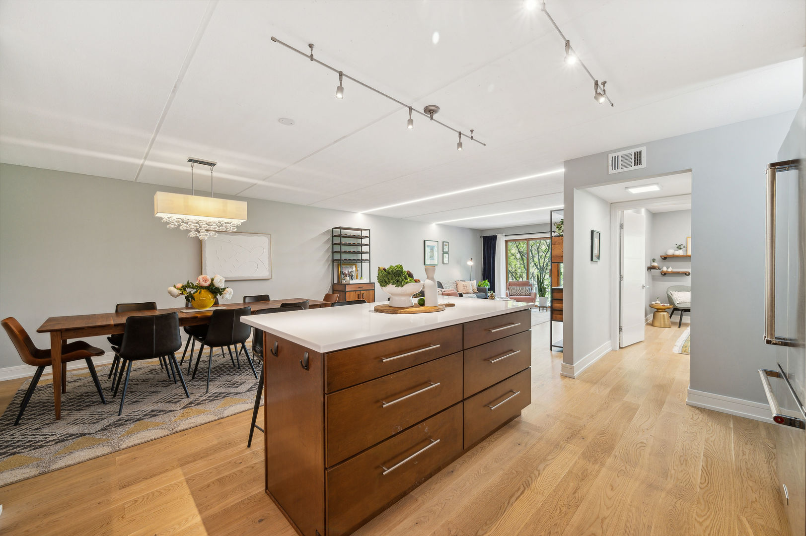 2221 W Superior Street Unit: 306