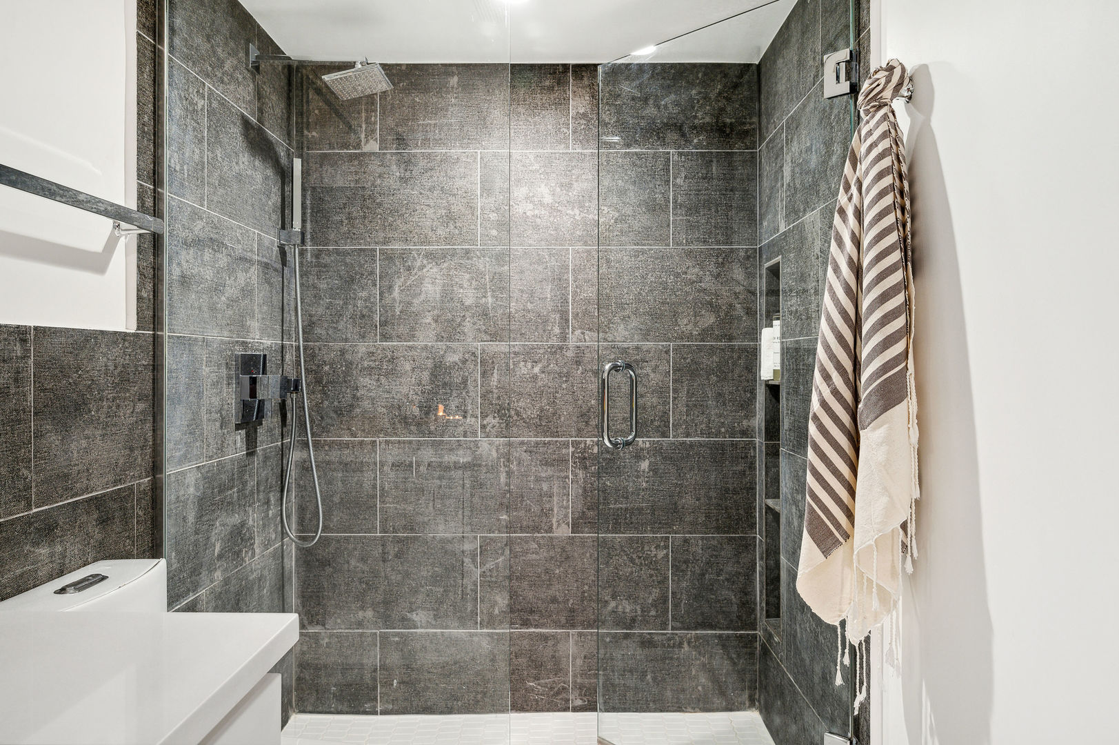 2221 W Superior Street Unit: 306