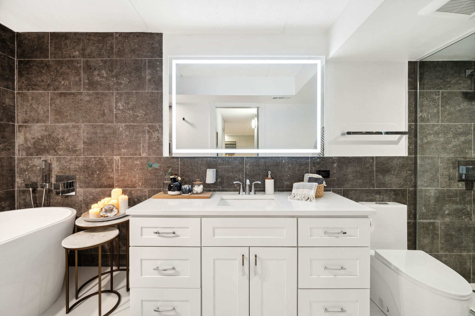 2221 W Superior Street Unit: 306