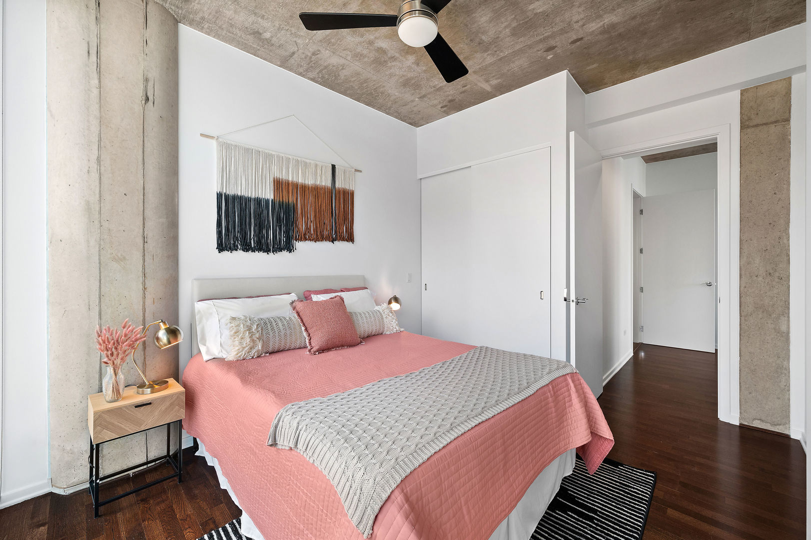 600 N Fairbanks Court Unit: 2502