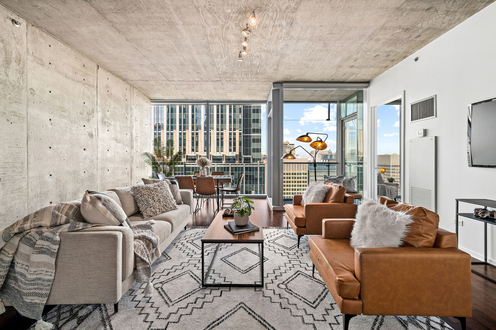 600 N Fairbanks Court Unit: 2502