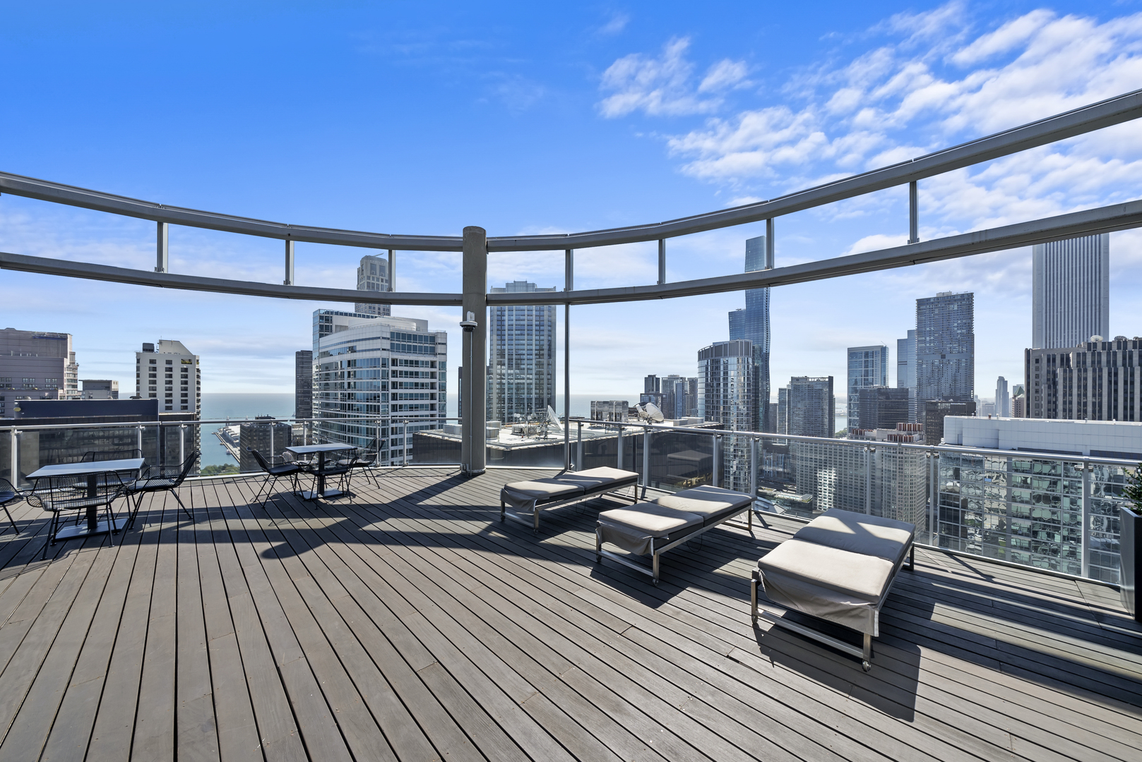600 N Fairbanks Court Unit: 2502