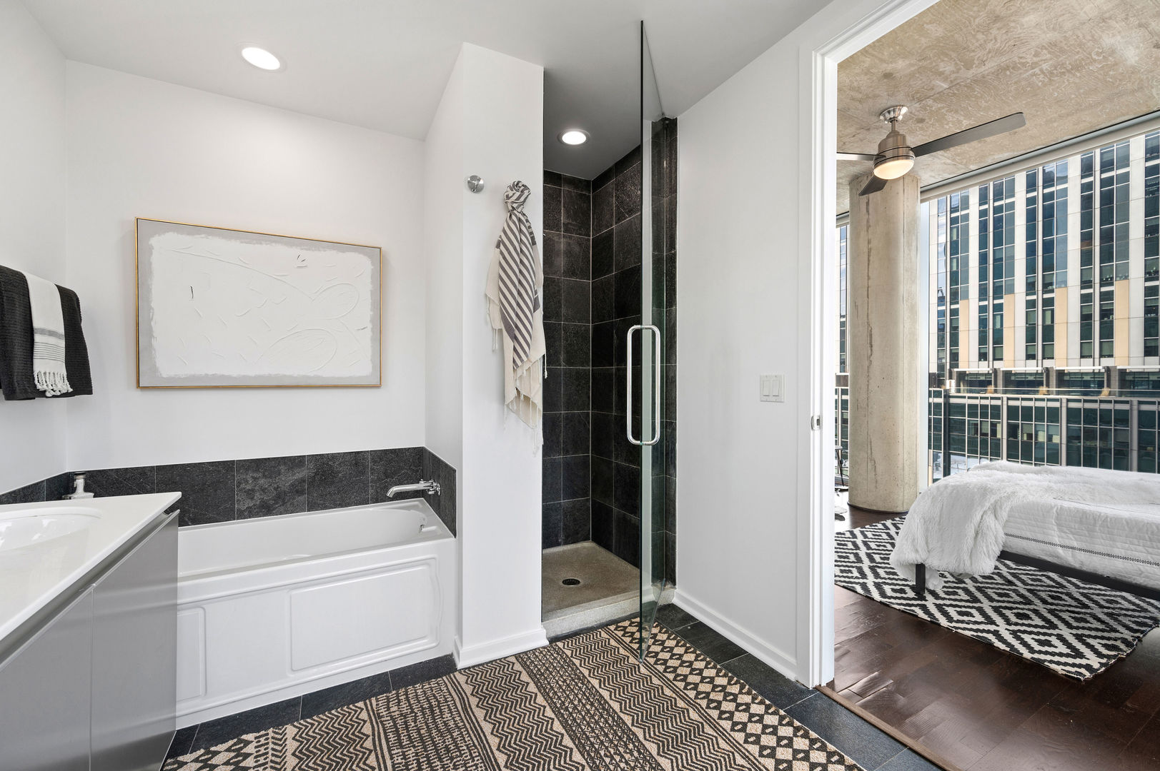 600 N Fairbanks Court Unit: 2502