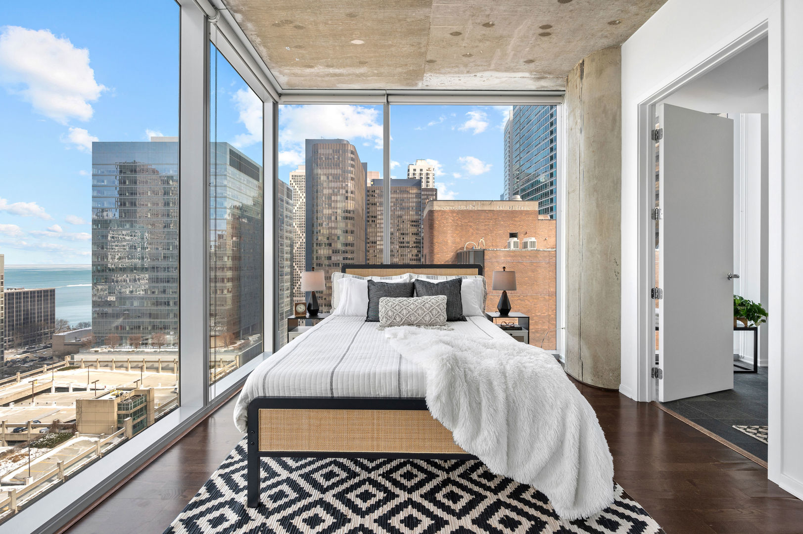 600 N Fairbanks Court Unit: 2502