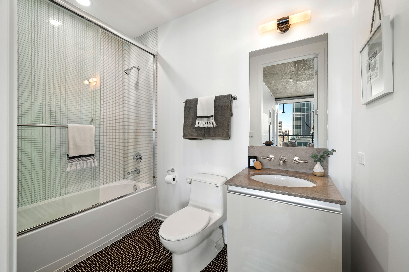 600 N Fairbanks Court Unit: 2502