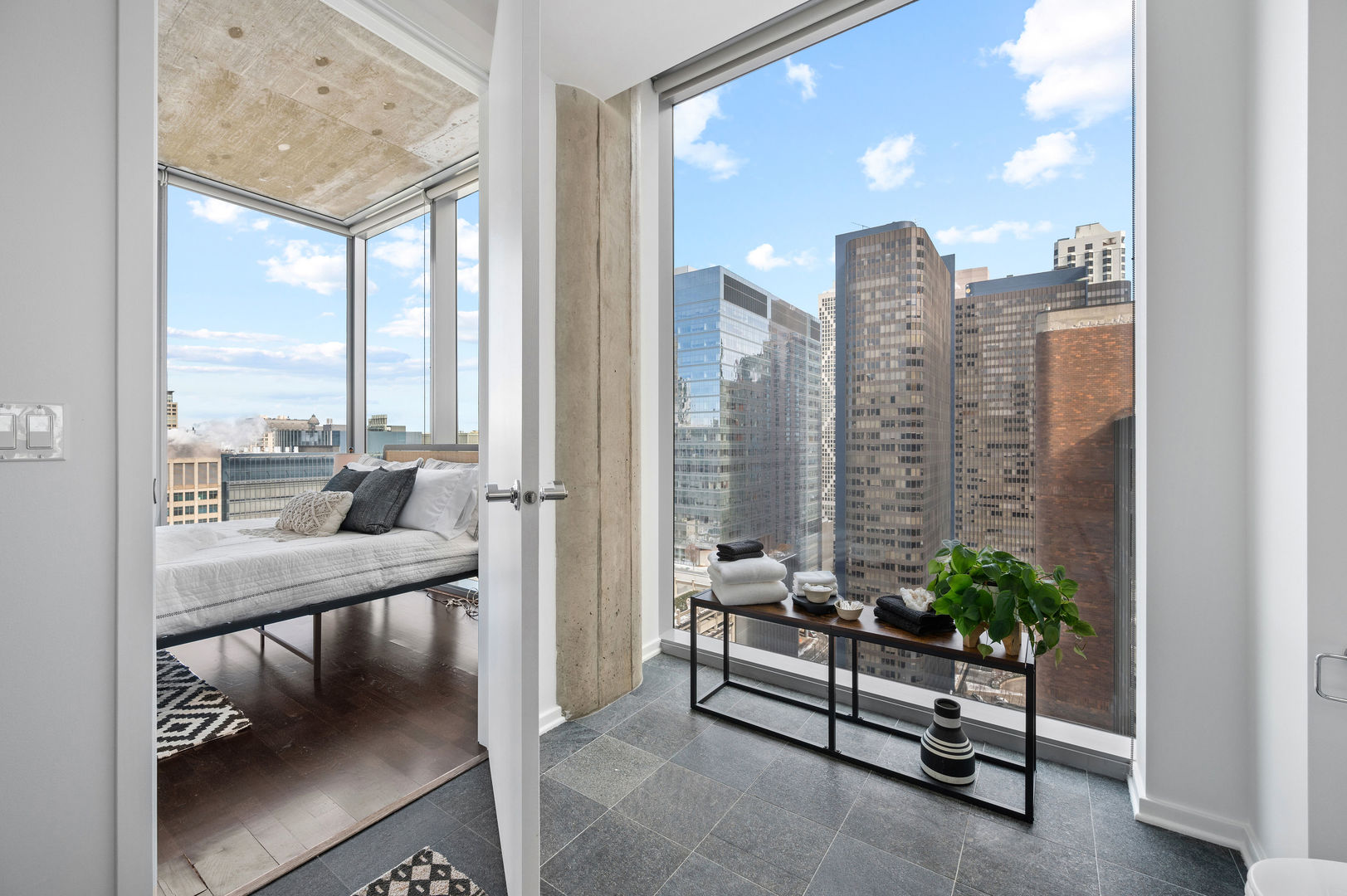 600 N Fairbanks Court Unit: 2502