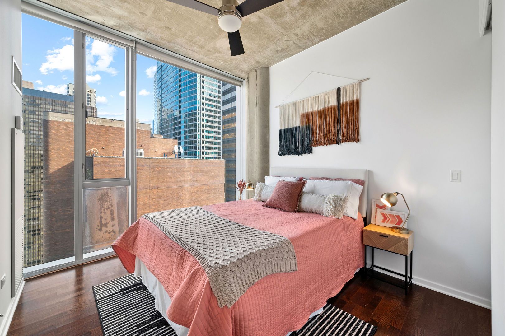 600 N Fairbanks Court Unit: 2502