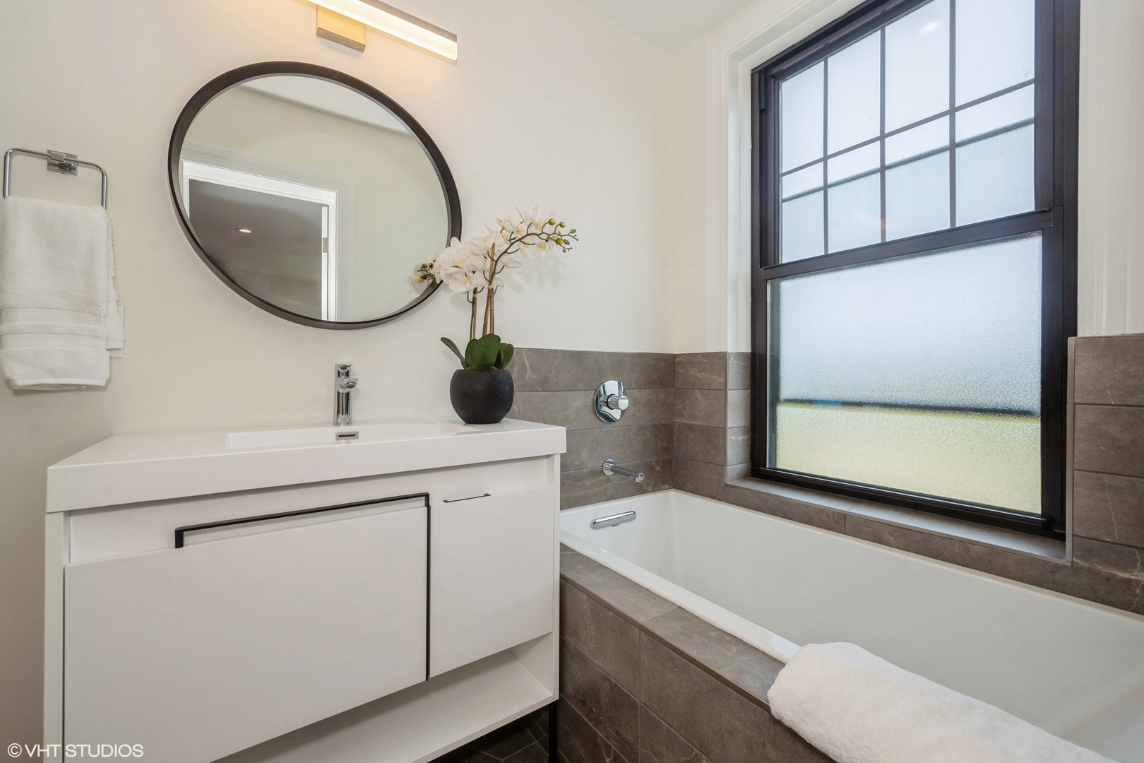 3530 N Lake Shore Drive Unit: 5B